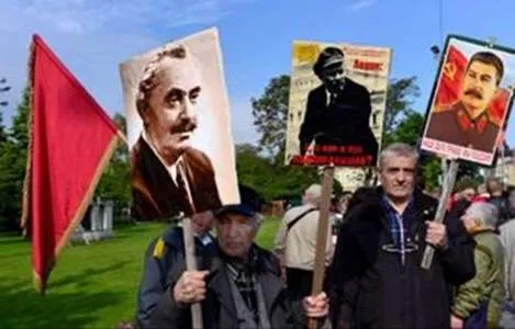 http://www.robzor.com/rhouse/putin123_files/image362.webp